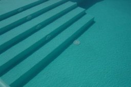 scala di ingresso piscina ed impianto ad elettrolisi